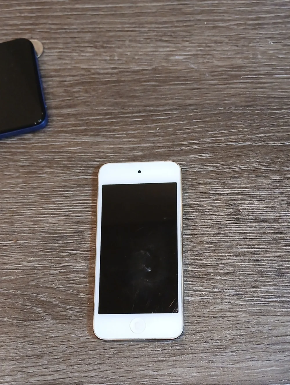 Apple iPod Touch White with Black Screen